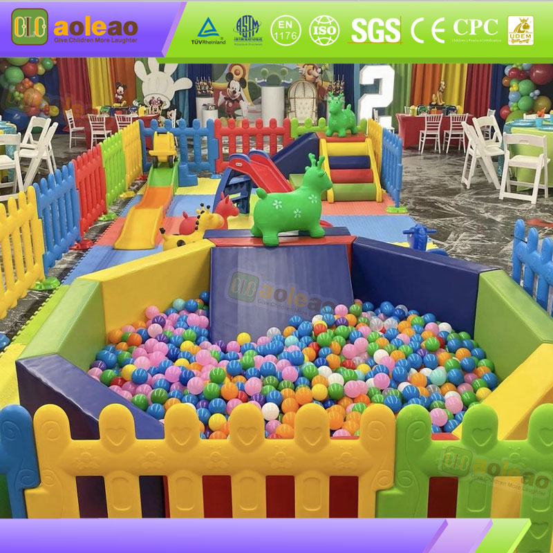 Weicher Indoor-Spielplatz f&uuml;r den Kindergarten – kleinkindfreundliche weiche Polsterung – Aktivit&auml;tsraum f&uuml;r die Schule – keine scharfen Kanten, sto&szlig;fest | Aoleao
