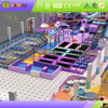 area trampolino e disposizione dei giochi al coperto