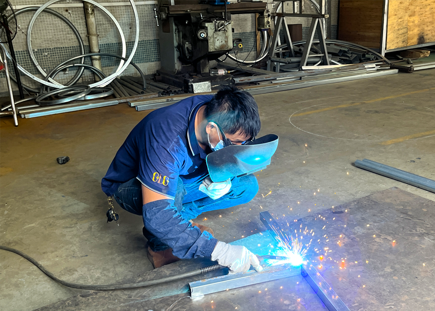 தொழில்முறை நிறுவல் குழு