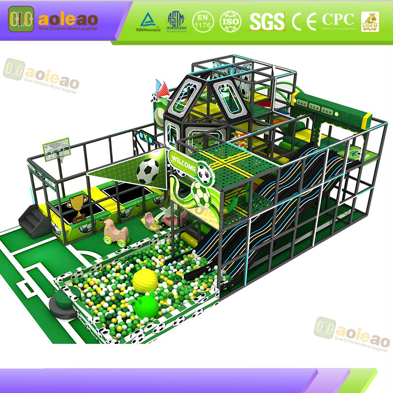 &aacute;rea de juegos interior compacta con piscina de bolas